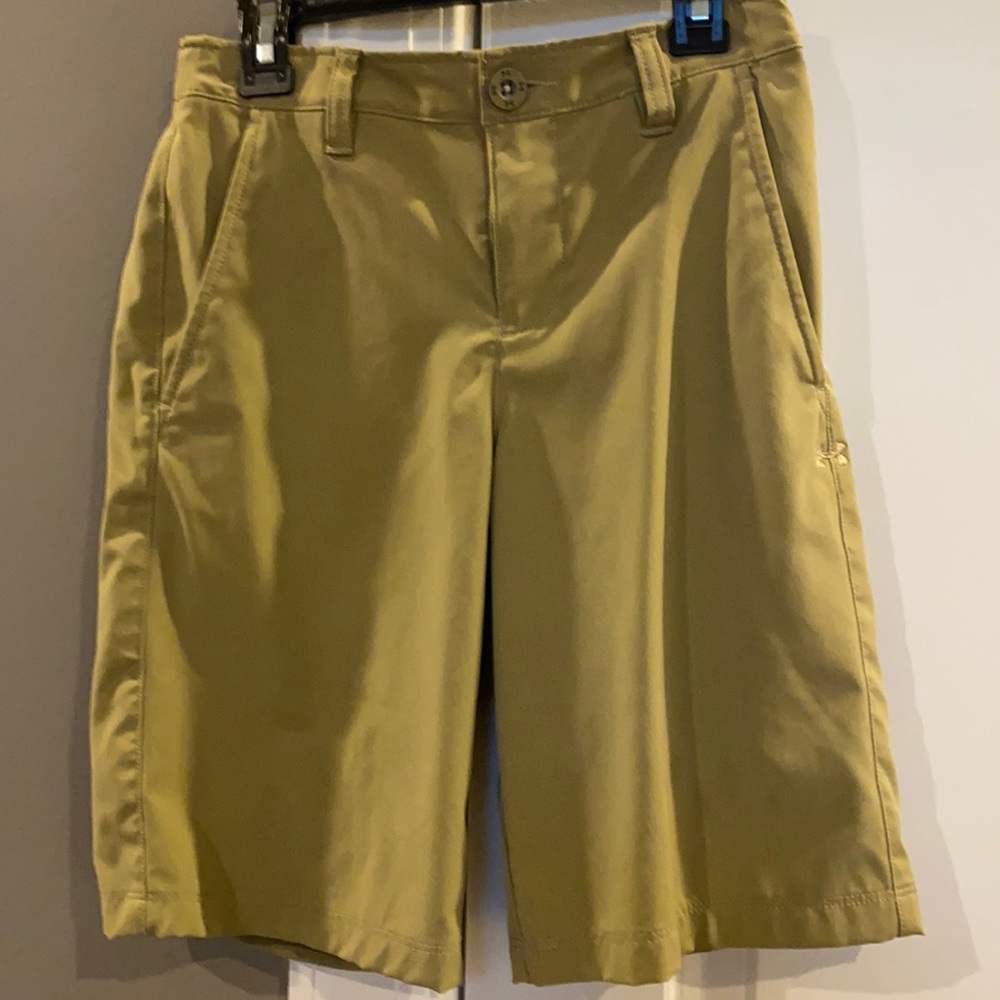 Like New!! Boys Under Armour Short. Size- Medium